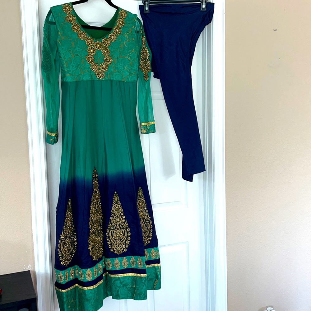 Green and Navy 3 piece Shalwar Kameez! Net dupatta and gold embroidery!